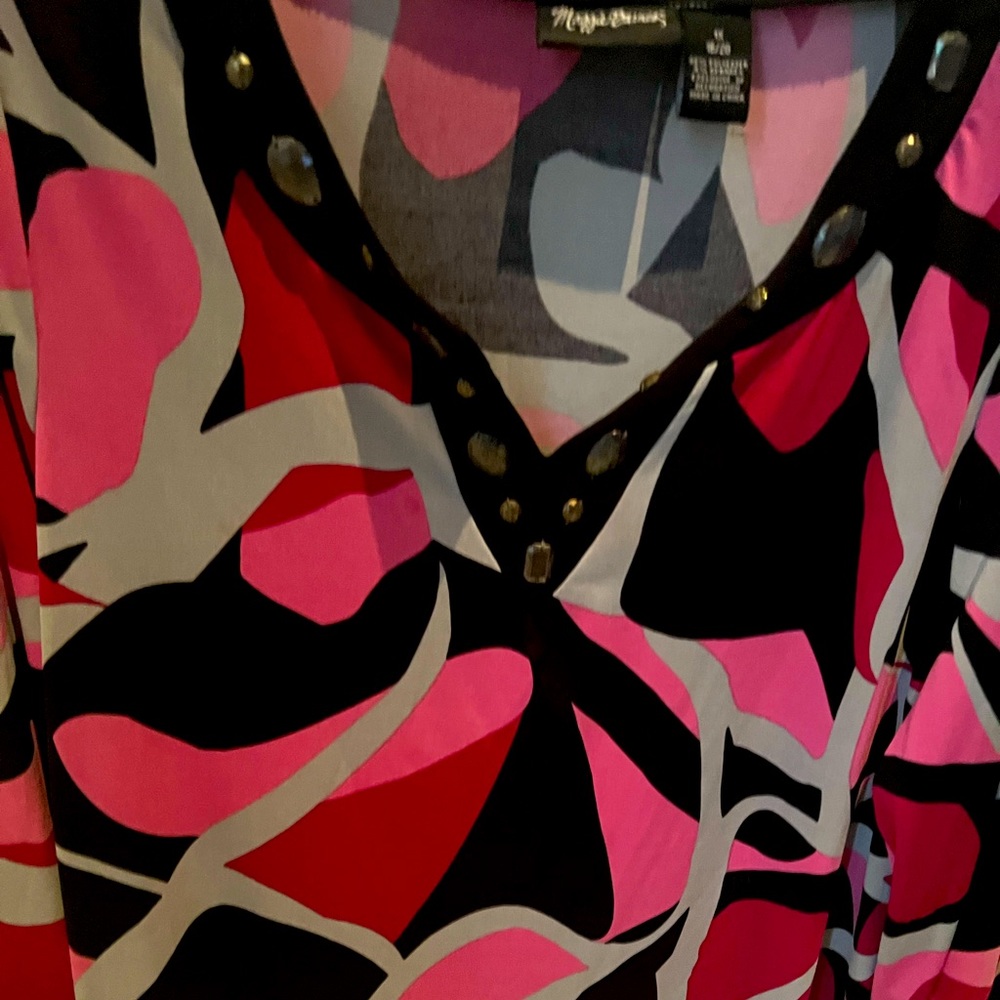Beautiful multi-colored top. Size 18/20